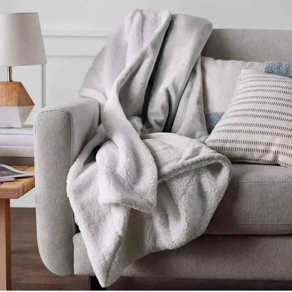NIB Amazon Micromink Sherpa Throw Super Soft Wrinkle Resistant GREY 50”X 60”